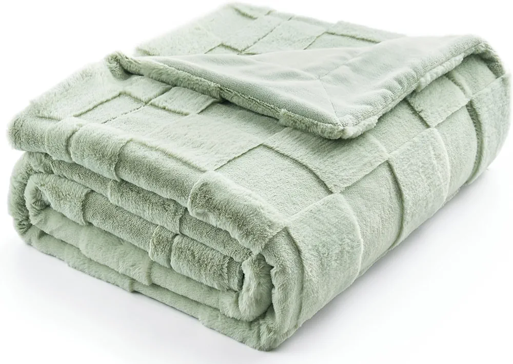 Cozy Bliss Checkered Faux Rabbit Fur Sage Green Throw Blanket, Lightweight Fleece Soft Fuzzy Fluffy Minky Furry Blankets for Couch, Bed (50 * 60 Inches Light Green)